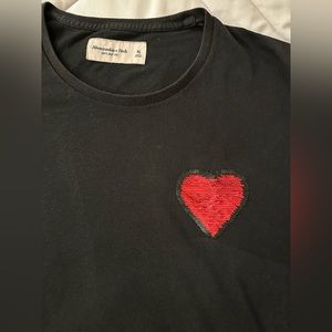 Abercrombie & Fitch Broken Heart sequenced tee - XL - RUNS SMALL